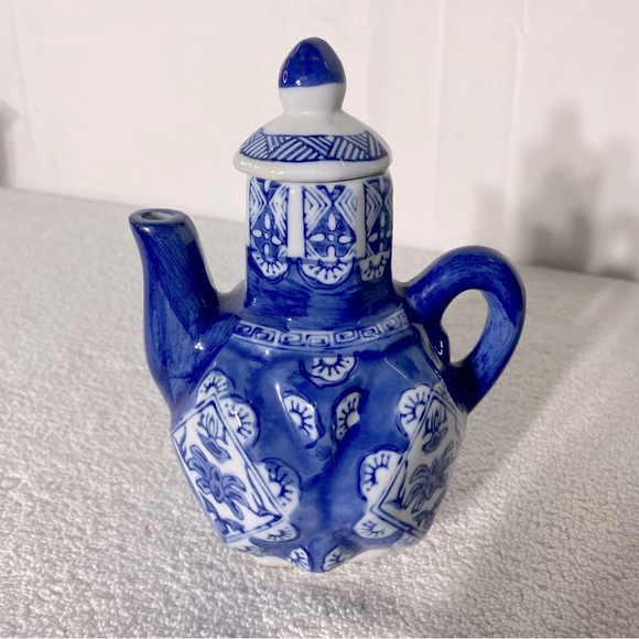 Vintage Blue White Chinese Porcelain Teapot - Picture 7 of 11